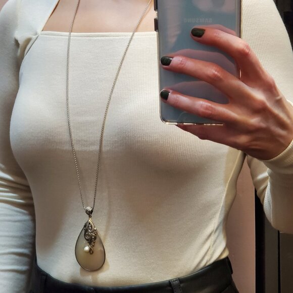 Large Mother of Pearl and Sterling Silver Pendant Necklace - Picture 15 of 16